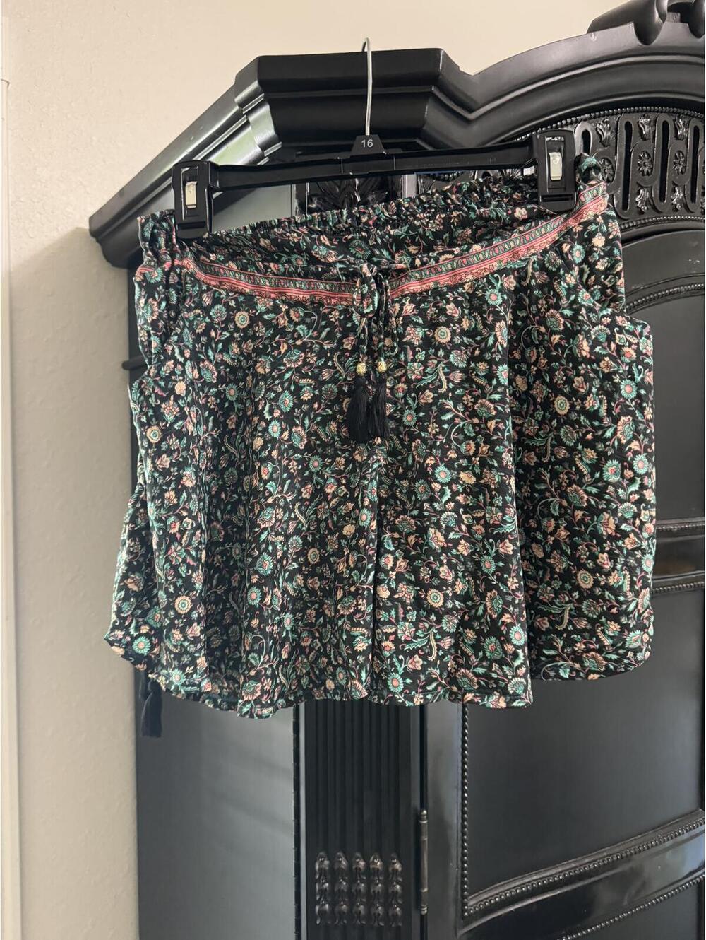 Floral silky shorts